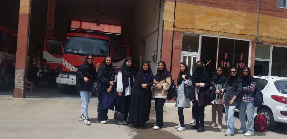 بازدید دانشجویان شیمی کاربردی دانشگاه از سازمان آتش نشانی بجنورد به سرپرستی خانم دکتر سبحانی