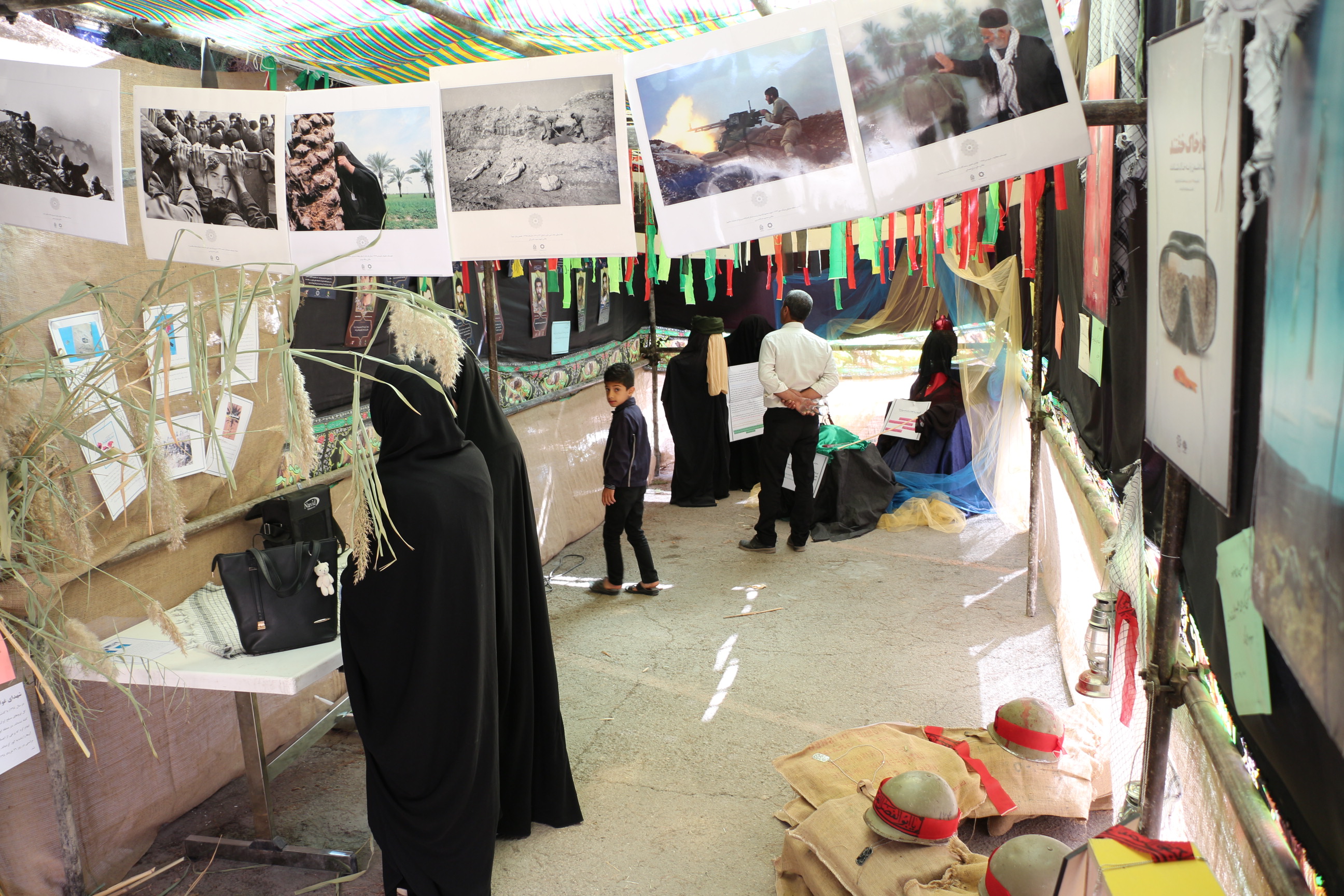 نمایشگاه هفته دفاع مقدس در دانشگاه برپا شد