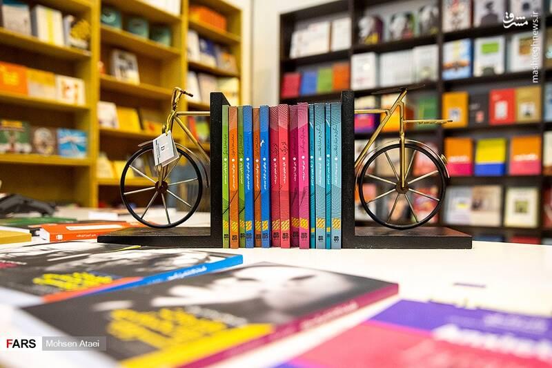 برپایی نمایشگاه کتاب‌های انتشارات و تازه‌های کتاب کتابخانه -آبان 1404